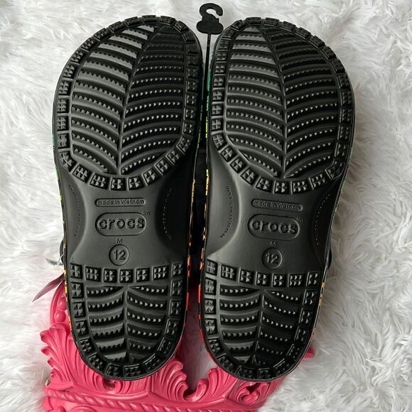 Crocs Classic Disney Clog Rainbow Celebration - Picture 9 of 14